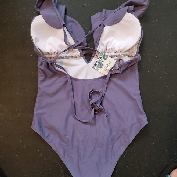 B2PRITY one piece medium new - Picture 2 of 2